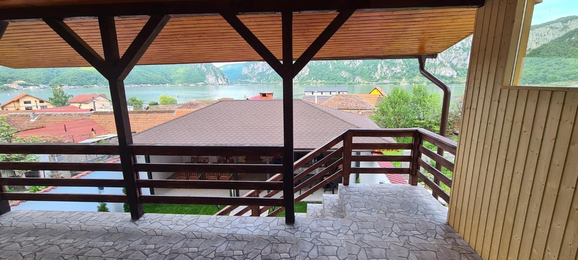 Alexandra Si Adan Villa Dubova Exterior photo